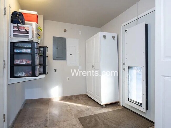 Building Photo - 3200 sq ft 3BR/3BA Home in Latah Valley – Bonus Shop Available