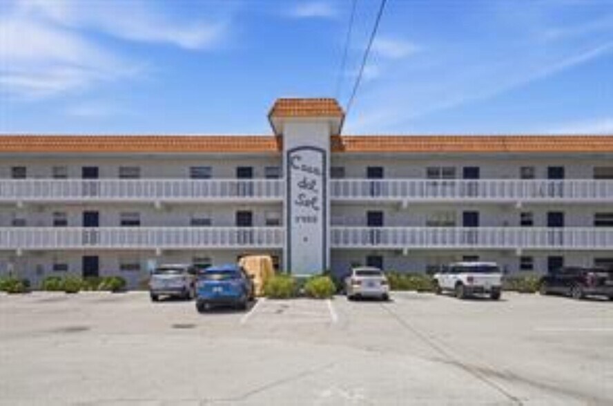 Building Photo - 1400 NE 57th St