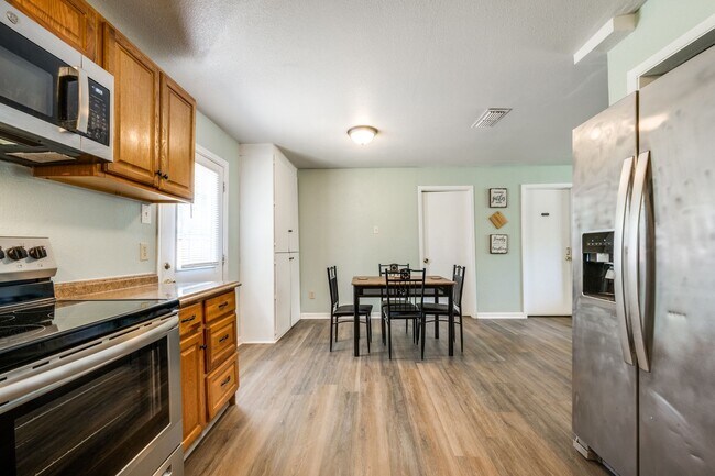 Building Photo - 509 Woodford Ln