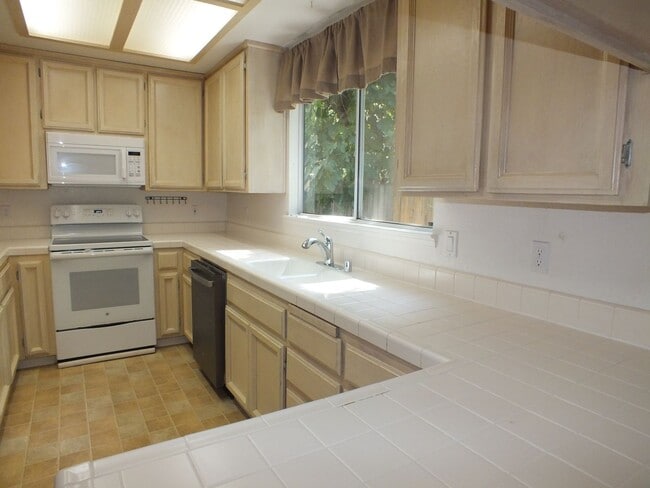 Building Photo - Placerville 3/2 home