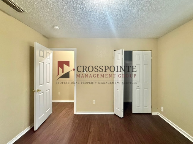 Building Photo - 3 Bedroom, 2 Bathroom Home!
