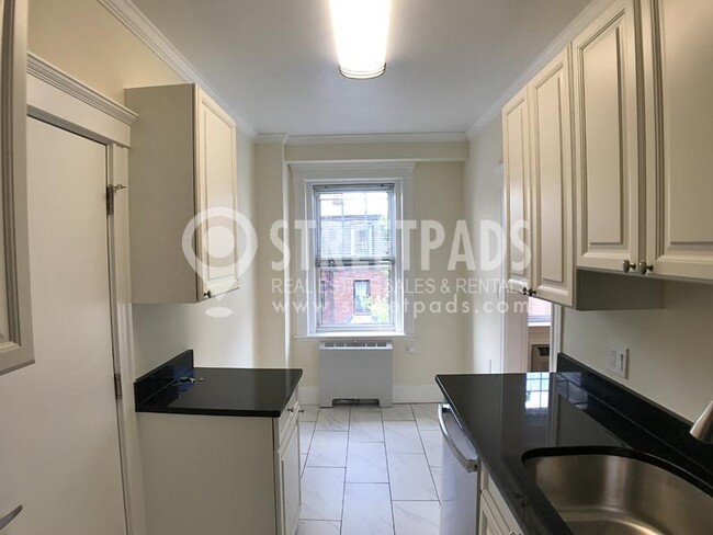Building Photo - 2 bedroom in Cambridge MA 02387