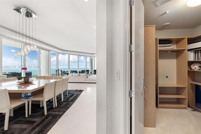 Building Photo - 16051 Collins Ave