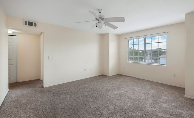 Building Photo - Spacious 2-Bed, 2-Bath Condo on the 3rd Fl...