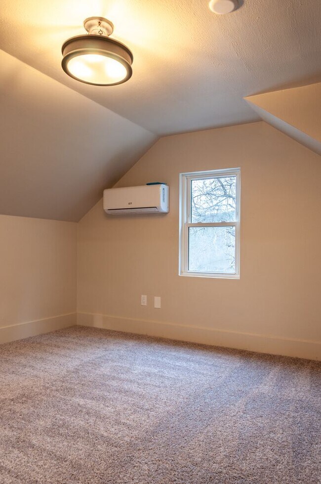 Building Photo - 3br/2bath Custom Remodeled Home Near Okemo