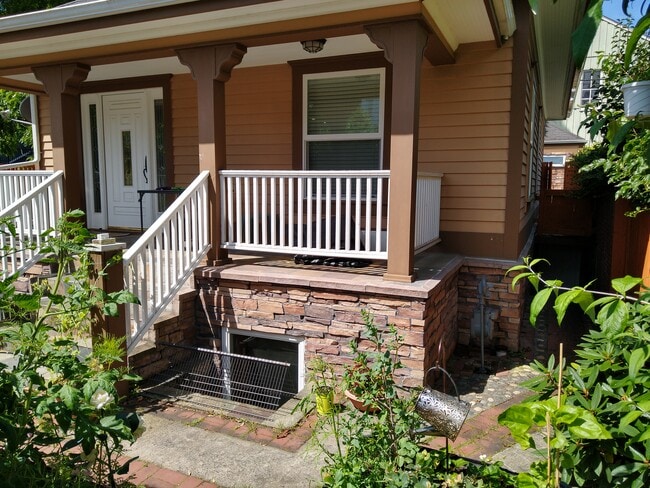 Building Photo - 5501 Brooklyn Ave NE