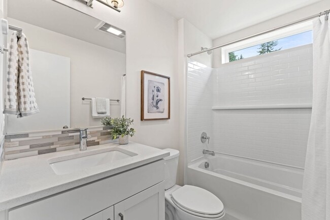 Building Photo - Like-New 4BR Corner Home w/ A/C, 2-Car Garage & Bonus Room