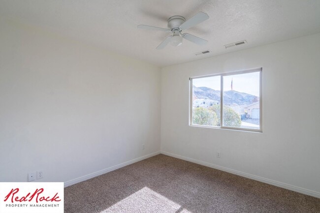 Building Photo - Inviting 3-Bedroom Home with Garage and Private Backyard