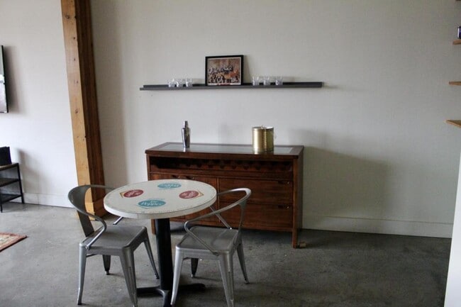 Building Photo - 2502 Live Oak St