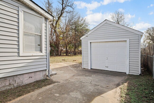 Building Photo - UPDATED 2bed 1bath in Bethany