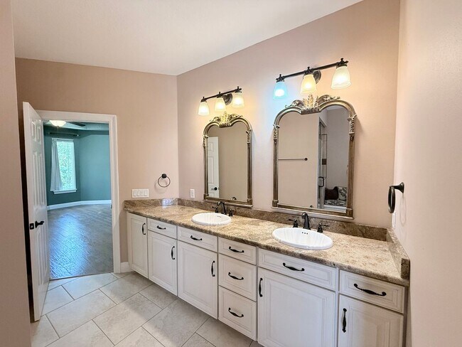 Building Photo - 2610 Caldwell Cir
