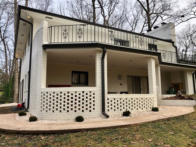 Building Photo - 5755 Doncaster Dr