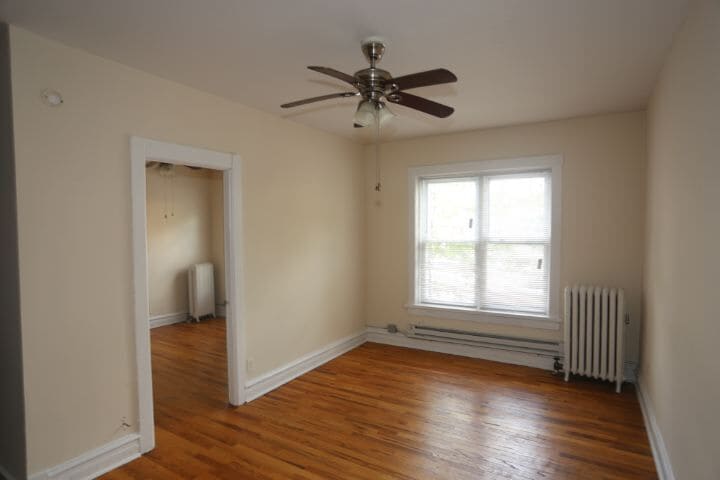 Building Photo - 958 W Cornelia Ave
