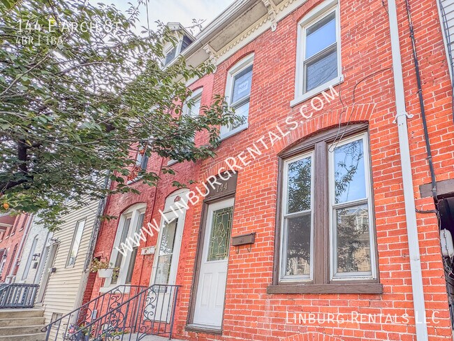 Primary Photo - 144 Arch St