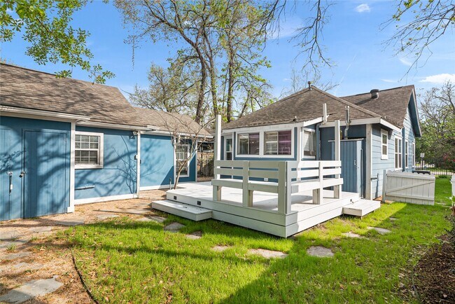 Building Photo - 320 Coronado St