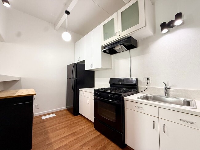 Building Photo - 525-27 S Juniper St
