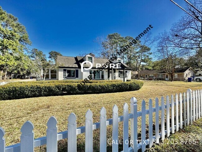 Building Photo - 842 White Oak Dr