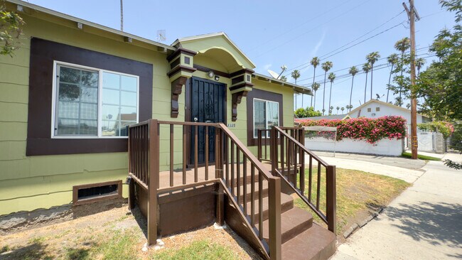 Primary Photo - 2325 W 36th St