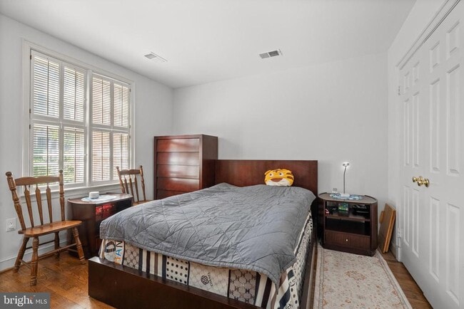 Building Photo - 4422 Westover Pl NW