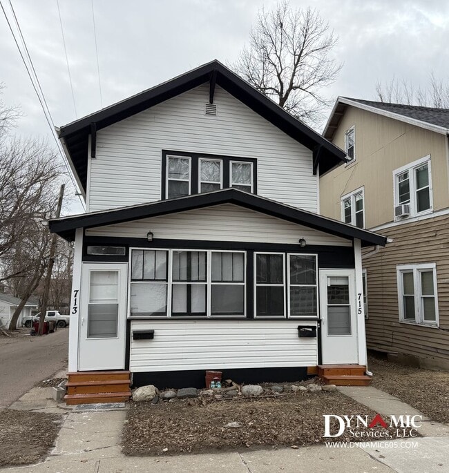 Building Photo - 713-715 W 16th St