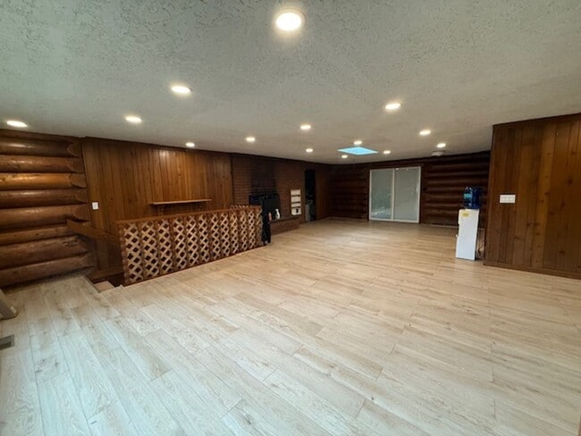 Building Photo - Charming 3BR Country Log Home in the Willamette Valley