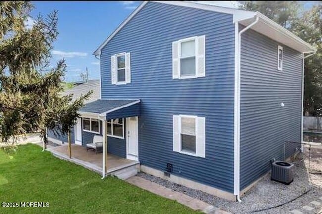 Building Photo - 1143 Roe Ave