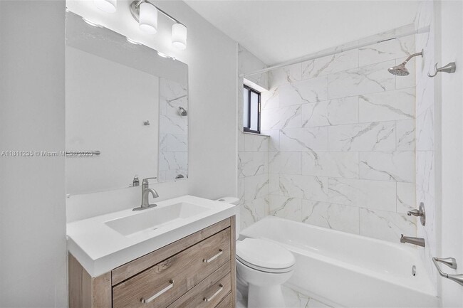 Building Photo - 3809 SW 82nd Ave