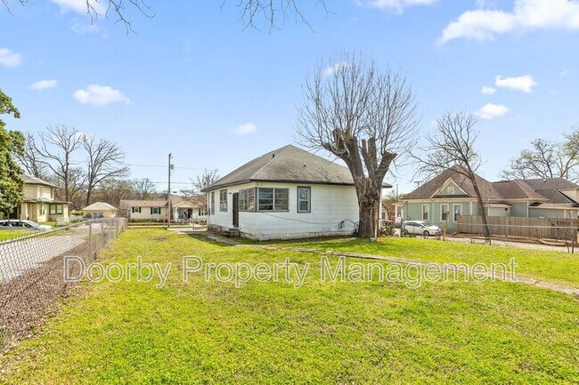 Building Photo - 913 S Highland Park Ave