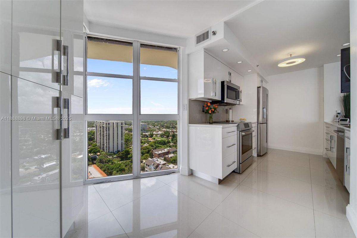 Building Photo - 4000 Towerside Terrace