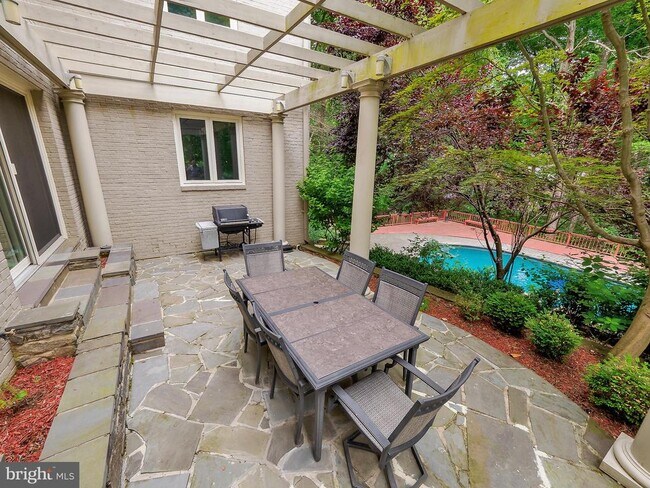 Building Photo - 6513 Kenhill Rd