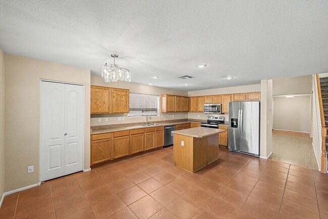 Building Photo - 41704 W Sunland Dr