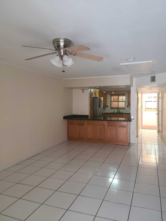 Building Photo - 2977 Riverside Dr