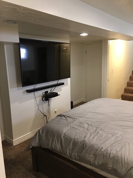 Building Photo - 807 S 500 E