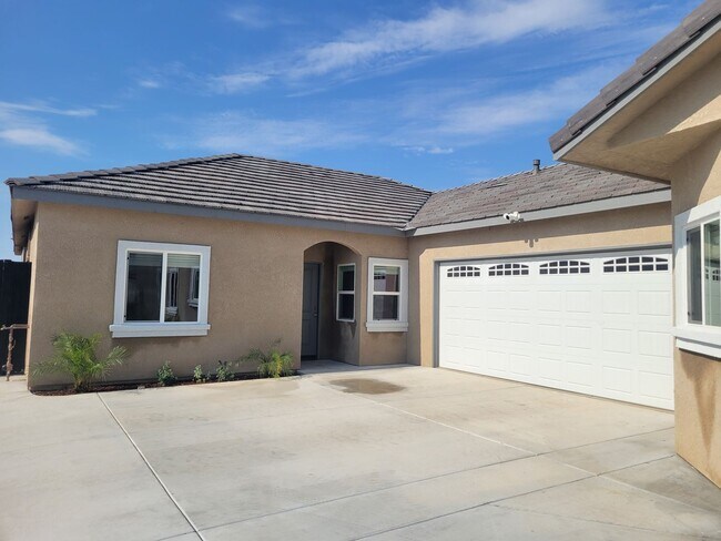 Primary Photo - 8501 Grandy St