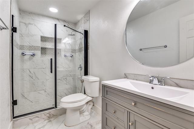 Building Photo - 528 Lester St