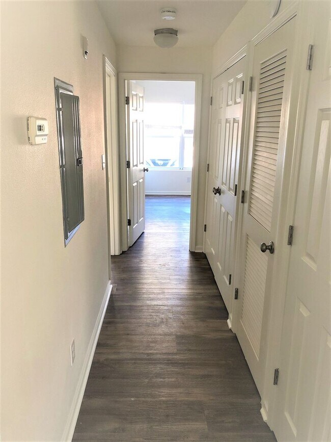 Building Photo - 2/2 Dolphin Villas Condo, Gulf Shores!