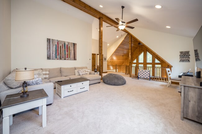 Building Photo - 153 Golden Meadow Ln