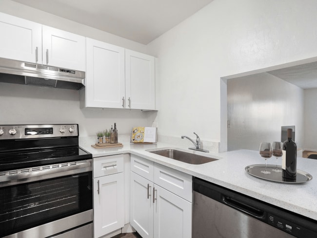 Building Photo - Rivercrest Racquet