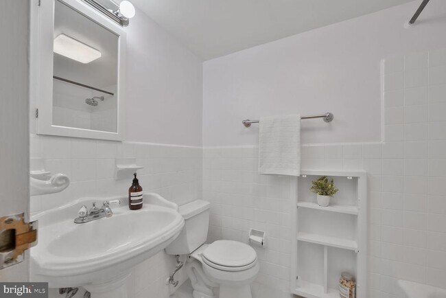 Building Photo - 4201 Cathedral Ave NW