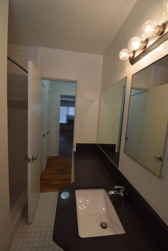 Building Photo - 5220 Radford Ave