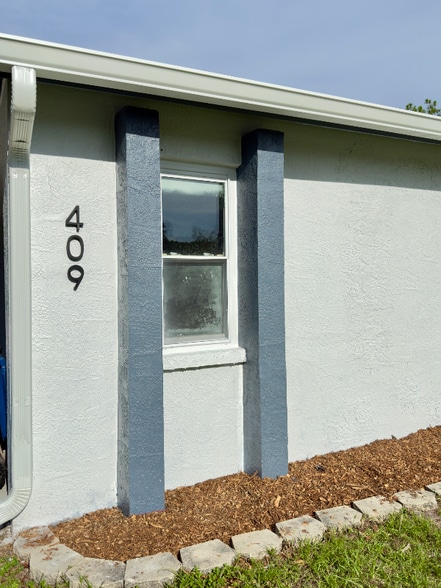 Building Photo - 409 Evergreen Dr