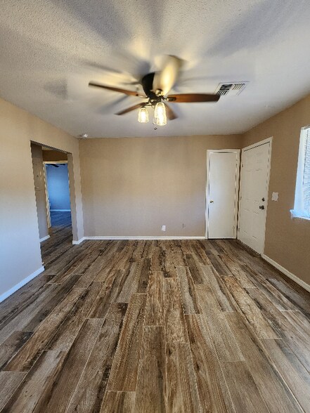 Building Photo - 143 S Doran