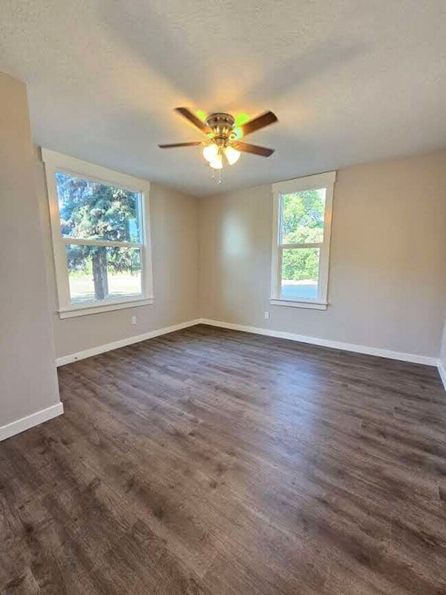 Building Photo - 3 Bedroom Fully Remodeled Home in Downtown...