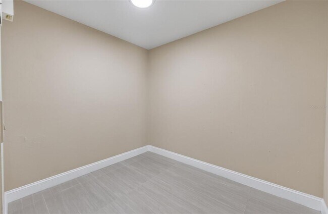 Building Photo - 1851 Great Falls Way