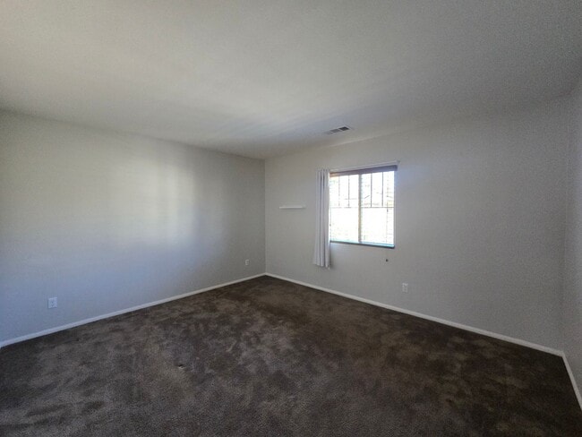 Building Photo - Spacious Home in Amenity-Rich Community