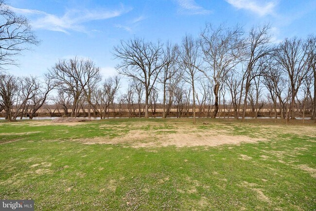 Building Photo - 19451 Youngs Cliff Rd