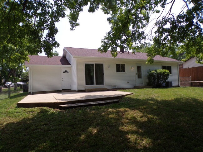 Building Photo - 103 Heritage Dr S