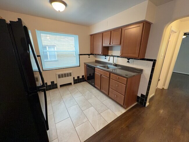 Building Photo - 3089 Glenmore Ave