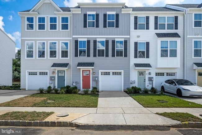 Primary Photo - 46 SAND HILLS Dr