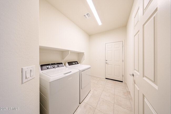 Building Photo - 16683 W Whispering Wind Dr